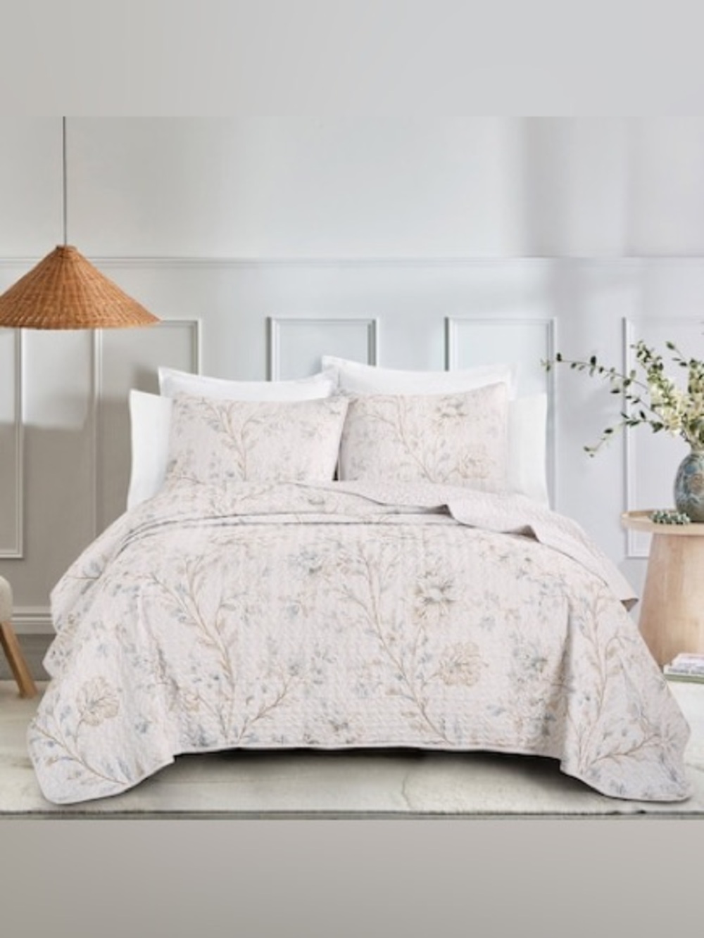 Floral Quilted quilt Set in Soft Taupe and Cream size king